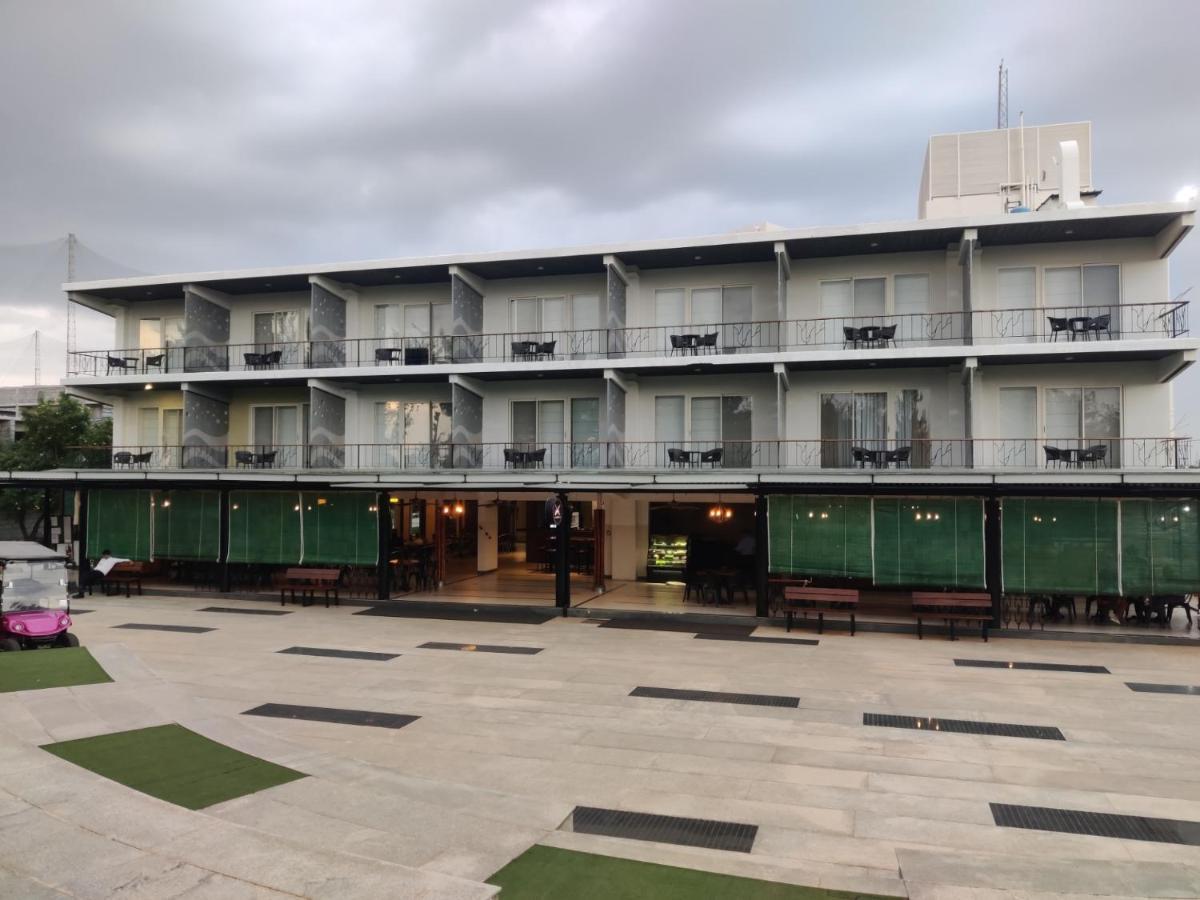 Clover Greens Golf Course And Resort Sarjapur Exterior photo